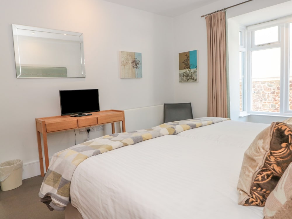 15 Dart Marina