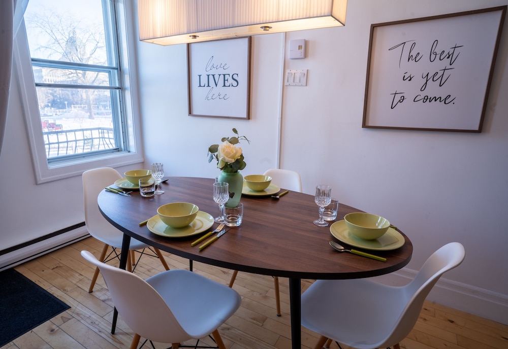 SUPERB 1 Bed Apt. Steps Away From Metro