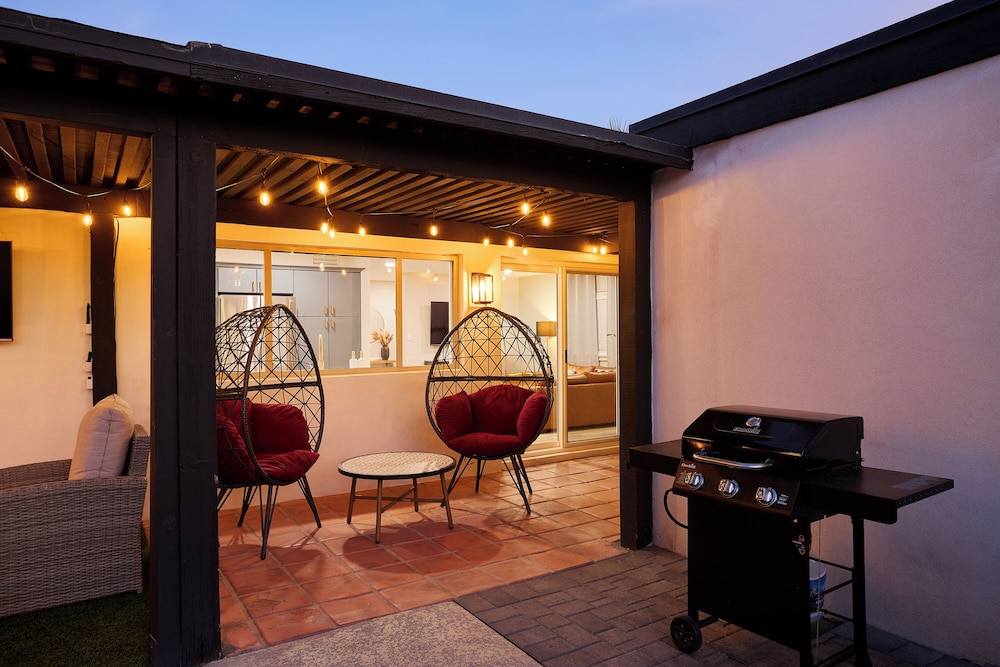 Desert Rose-hot Tub-pool Heat Avail-fire Pit-golf!