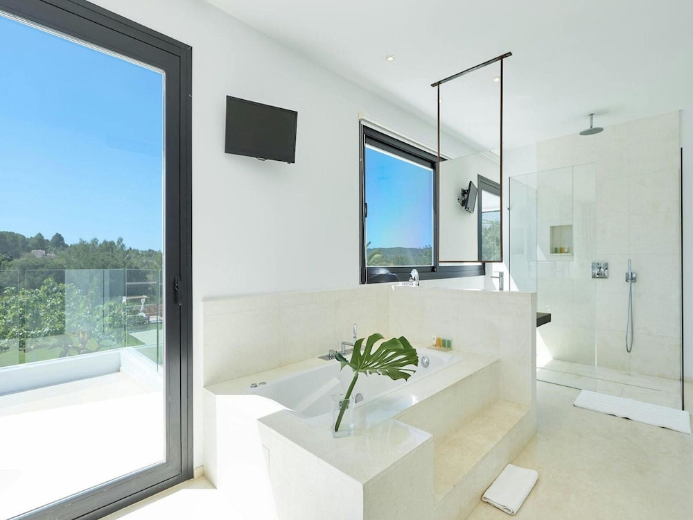 Holiday Home With Outdoor Cinema