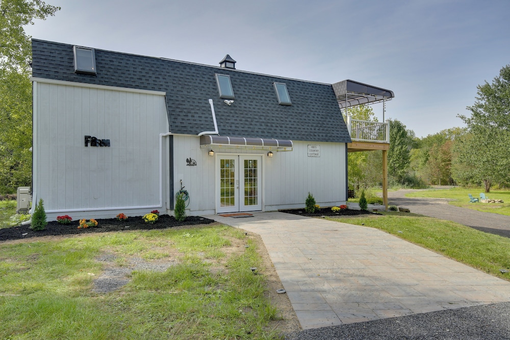 Fire Pit + On-site Pond: Hudson Valley Home! view 2