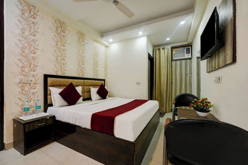 Hotel Lookout Stay Delhi IGI Airport