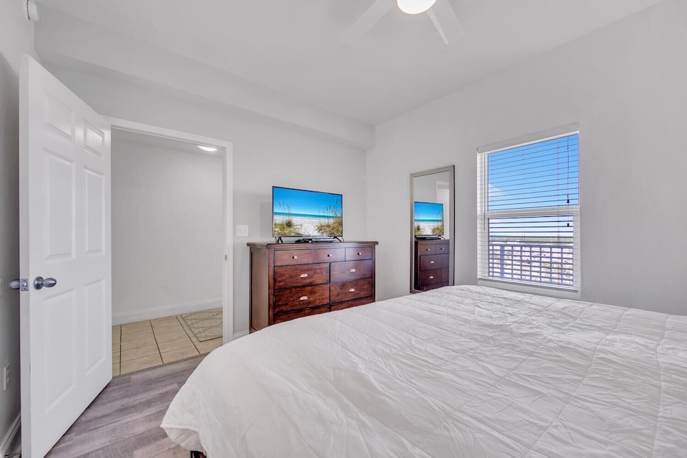 Laketown Wharf 1116
