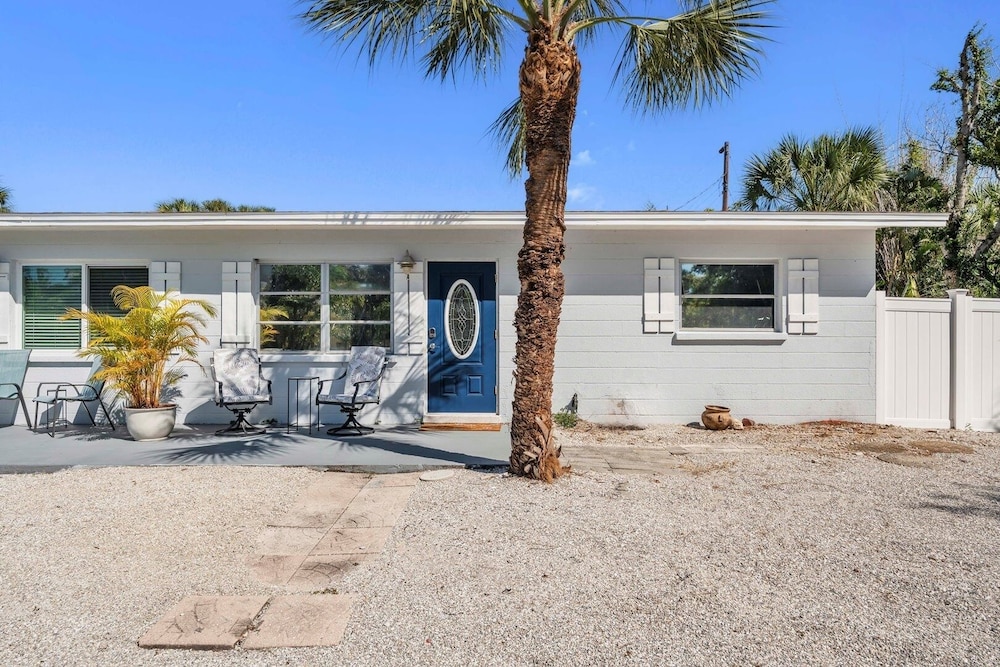 Barefoot Bungalow 2 Bedroom Home