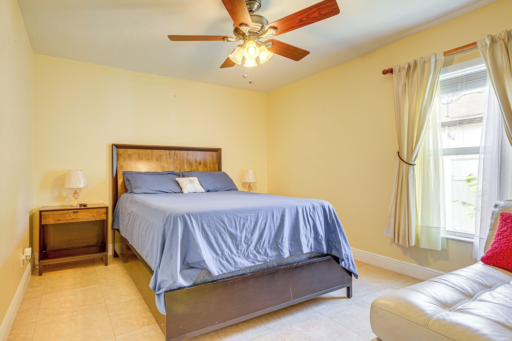 Screened Patio & Hot Tub: Port St Lucie Home!