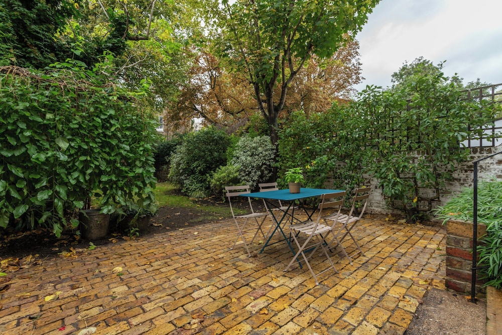 Canonbury Park North II by Onefinestay