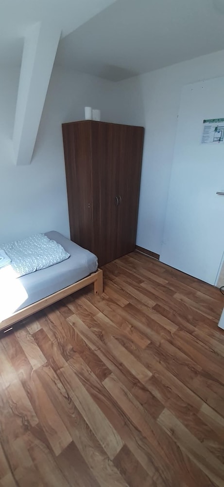 2-Rent Group Hostel Zimmer&Apartments GKP2