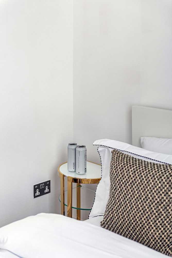 Lady on the Lane- 2 bed Primrose Hill - by Out of Office Lifestyle