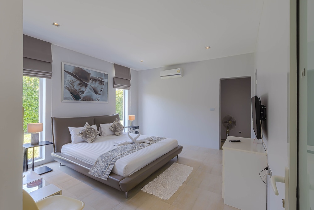 Luxury Modern 4 BR Pool Villa - PH111 view 2