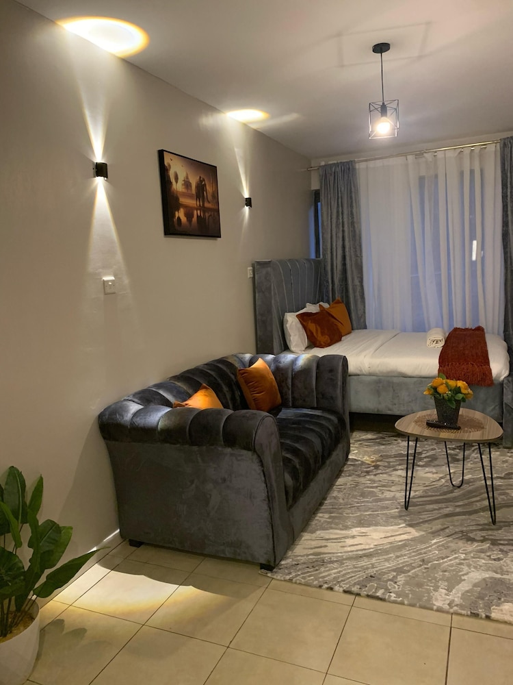 Lux Suites Coral Bells Studio Apartments