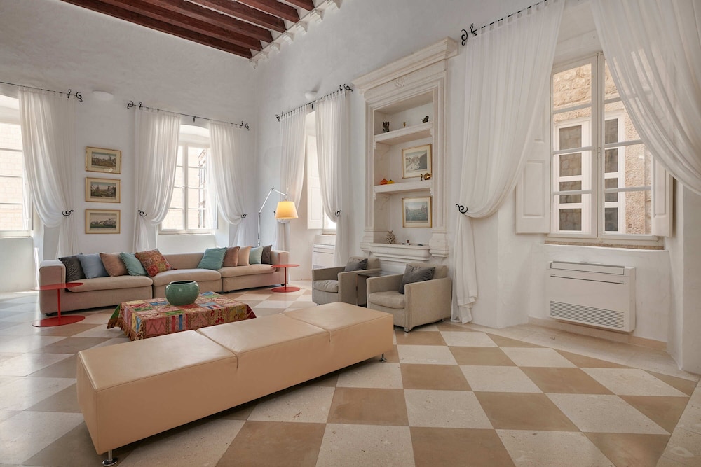 LUXURY VILLA 44