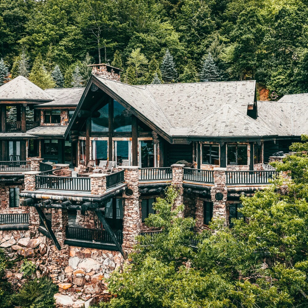 Forge Lake Lodge in Topton