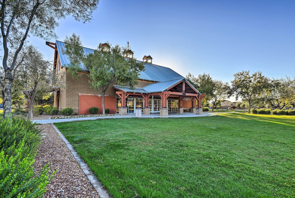 Heated Pool + Putting Green: Luxe Gilbert Home view 5