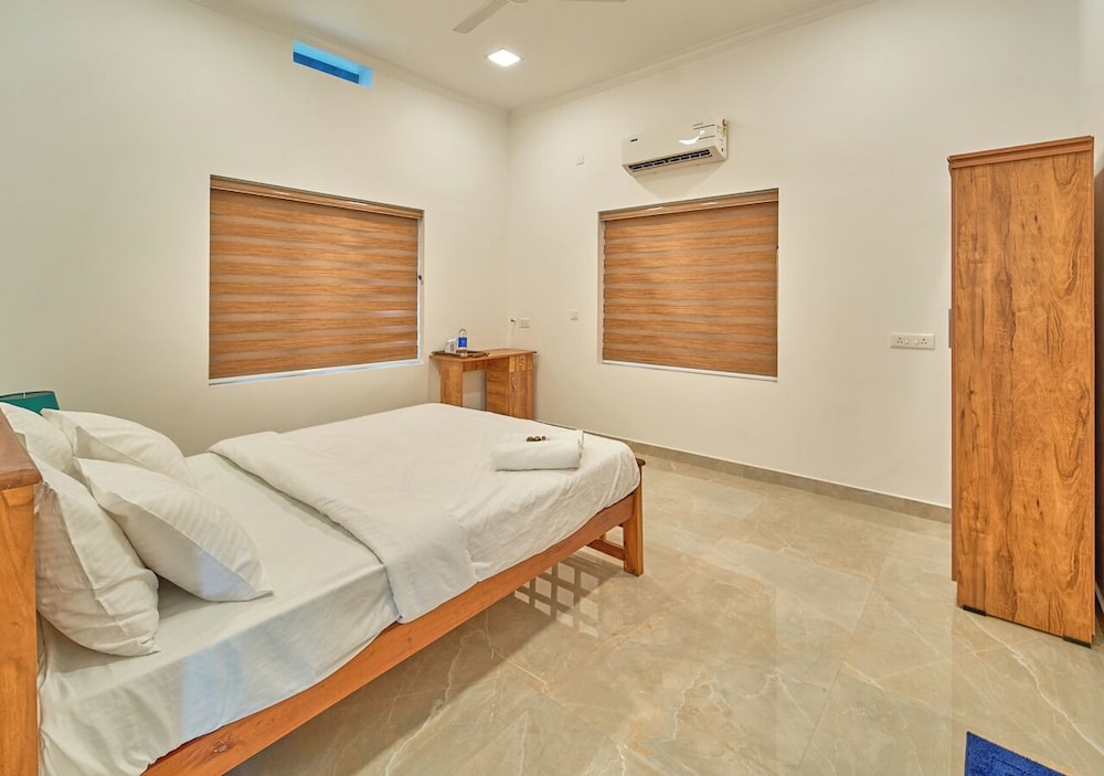 Ashtamudi Lake Villa by VOYE HOMES