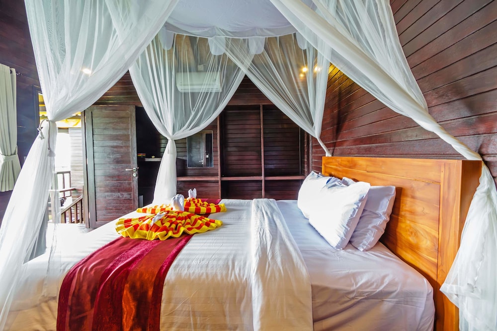 PULA HUTS LEMBONGAN view 5
