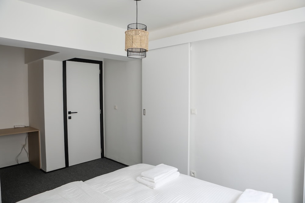 Kamiel -belle Epoque Apartment With Modern Comfort