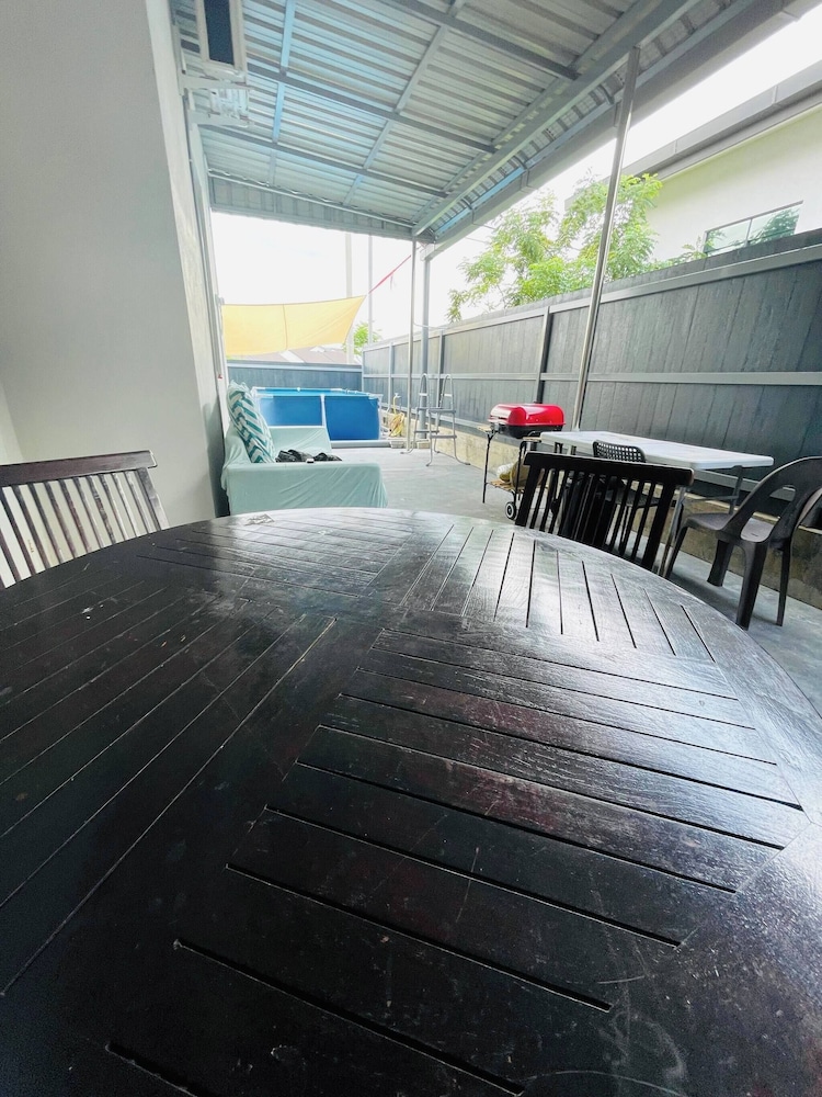 Spacious Family Homestay in Durian Tunggal With Private Pool