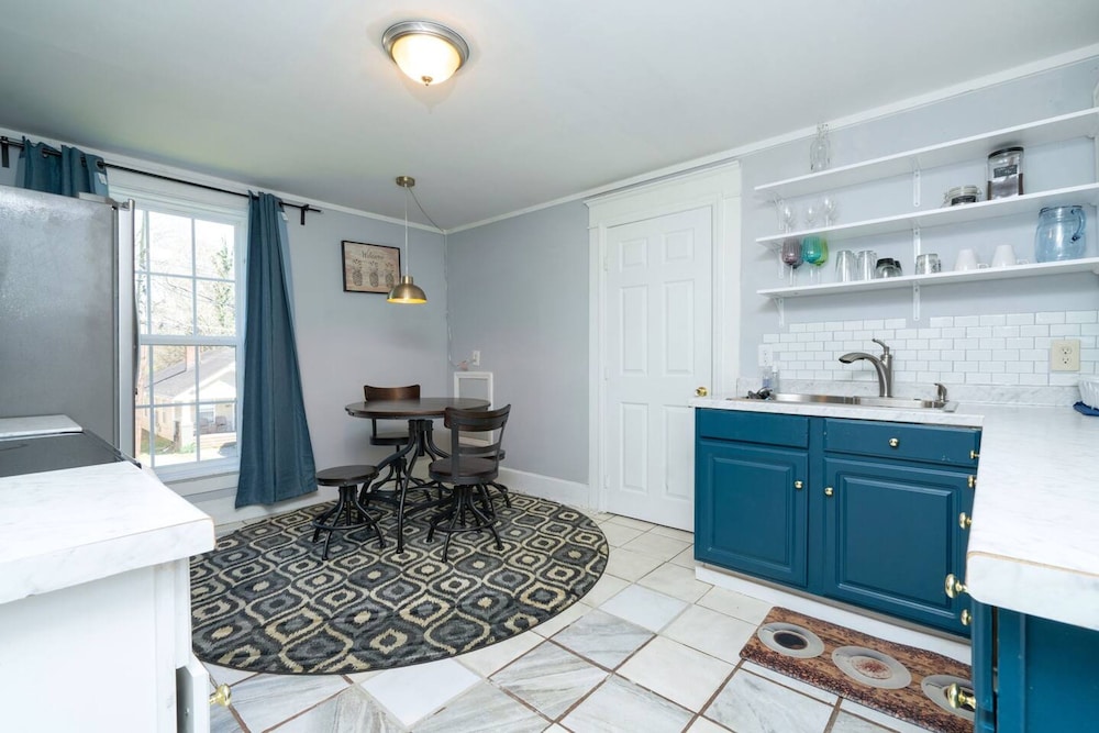 Renovated 3 Bedroom Close to Downtown