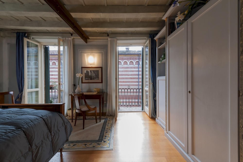 in Verona With 3 Bedrooms and 3 Bathrooms