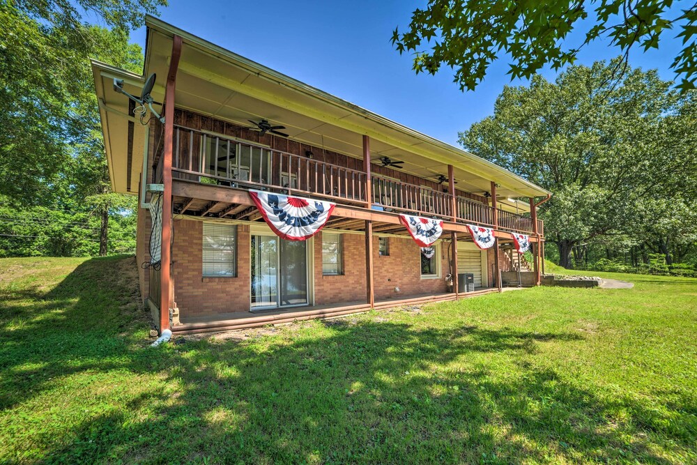 Waterfront Tennessee Home on Kentucky Lake w/ Deck view 4