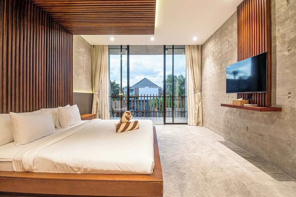 Modern 4BR Canggu Retreat Just 8mins to the Beach