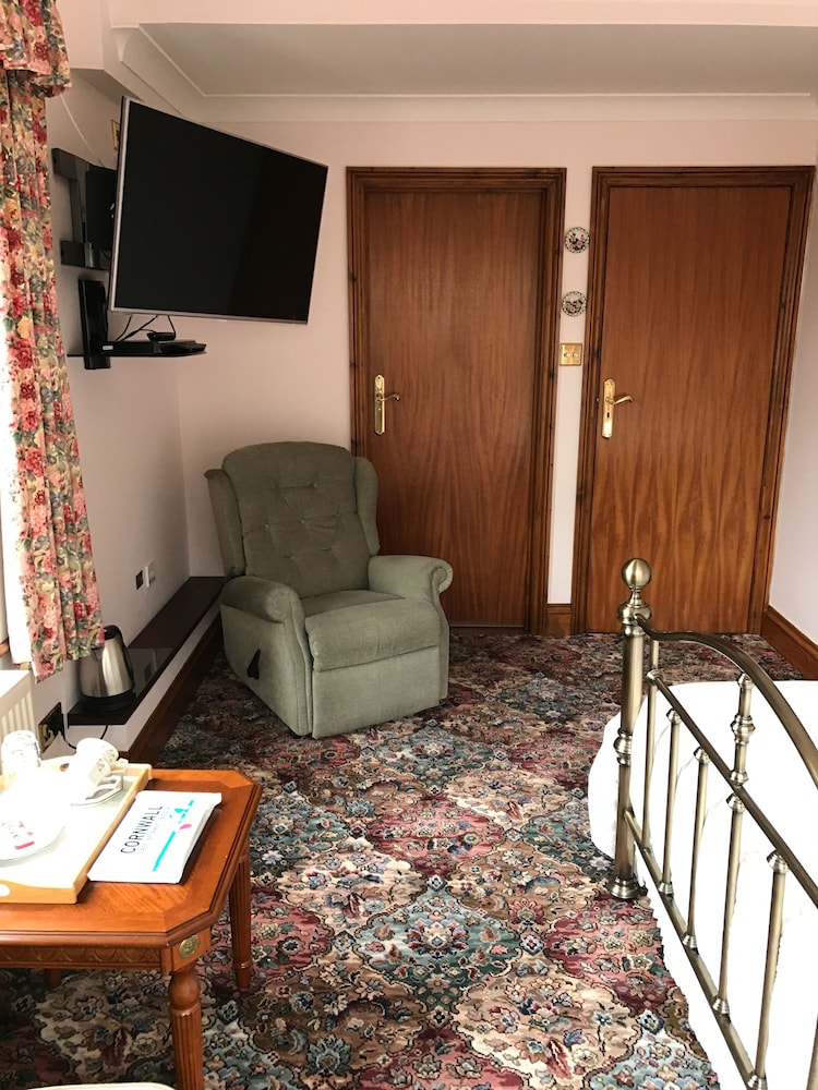 Room-orchard Manor - King Room 5 With Pa view 4