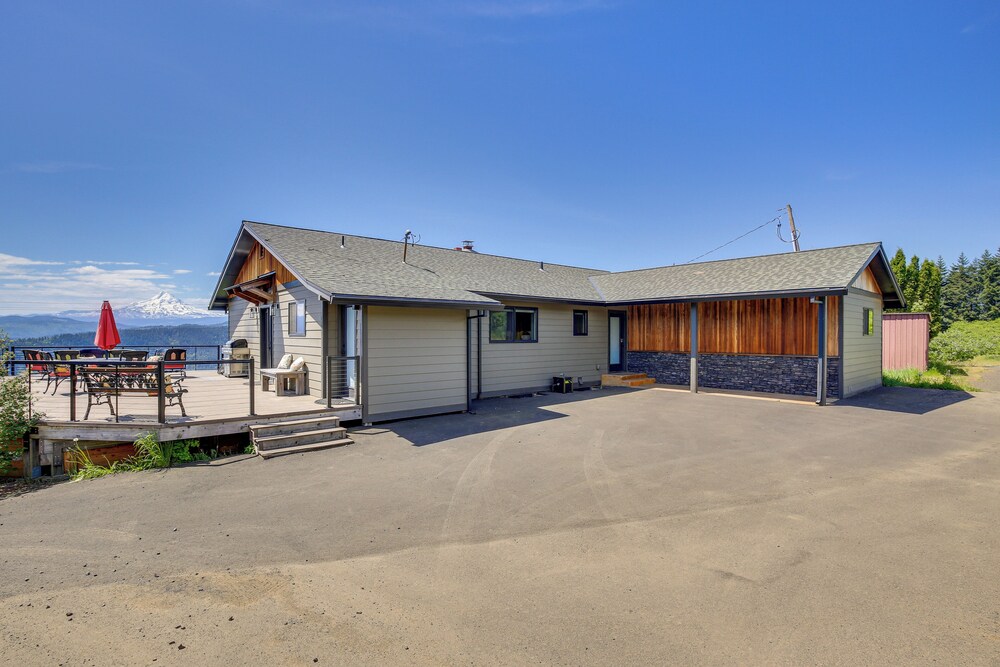 Mt Hood Views: Modern Underwood Home w/ Deck! view 5