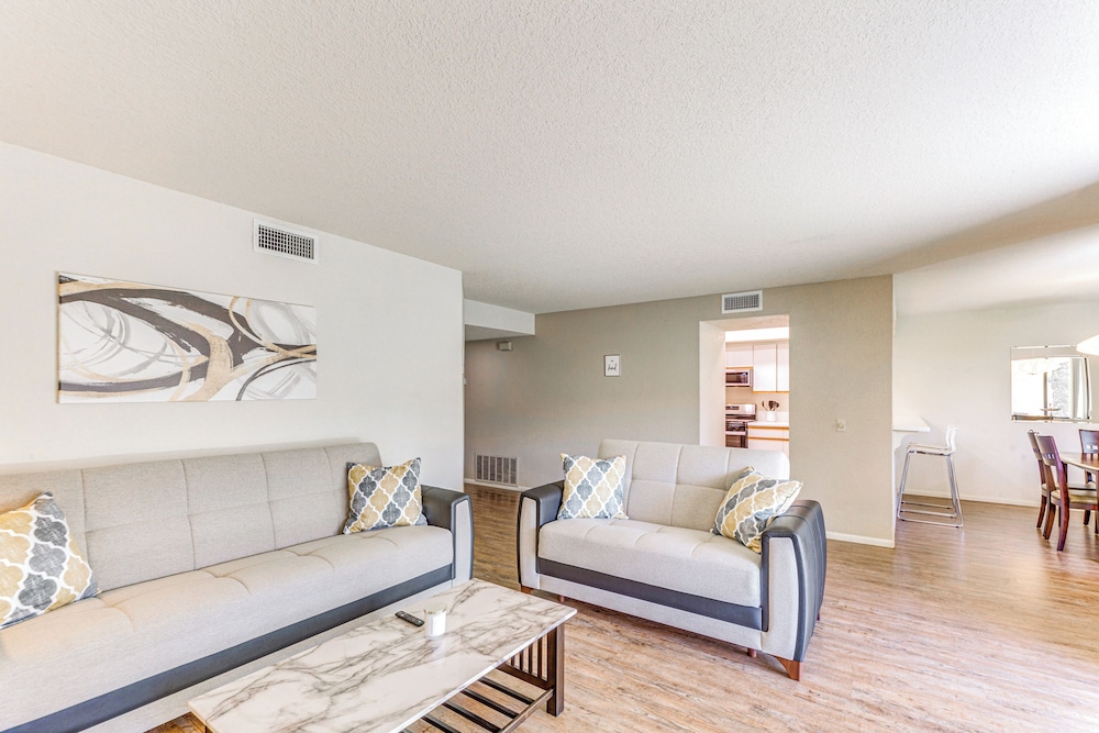 Golf, Hike & Relax: Cathedral City Condo