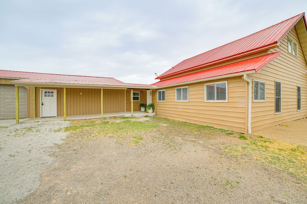 1 Mi to Table Rock Lake: Home w/ Furnished Patio!