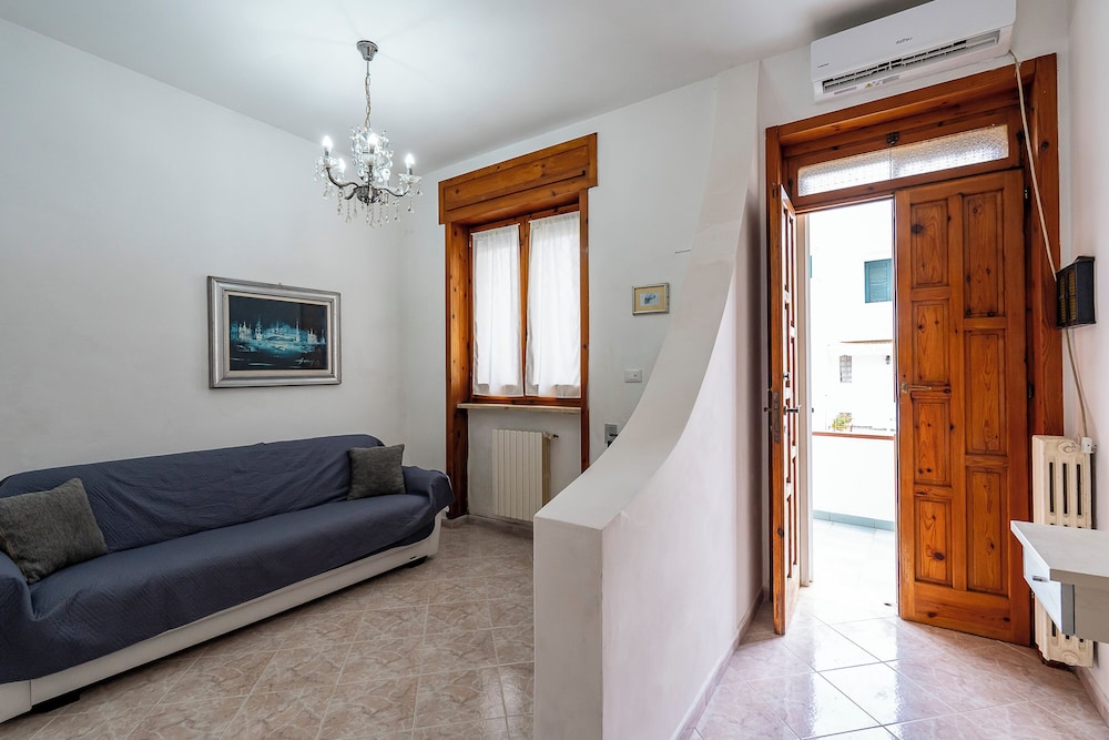 Casa Torre San Giovanni Near the Sea