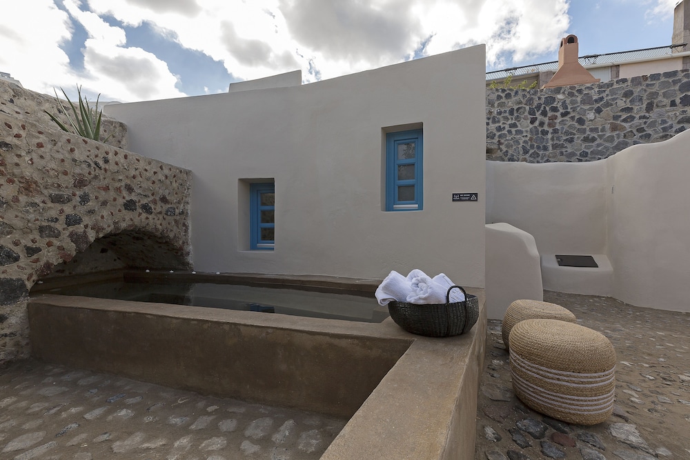 Alluvial Santorini Suites