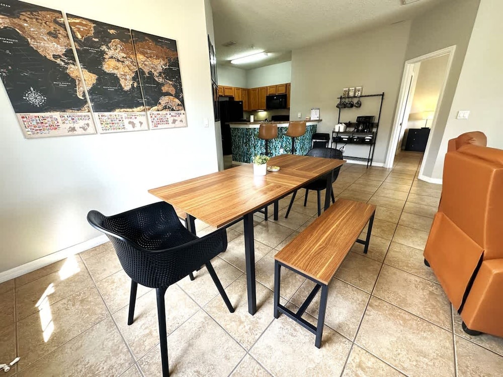 Very Near Disney 3 Bd Condo Walmart 1 min Away