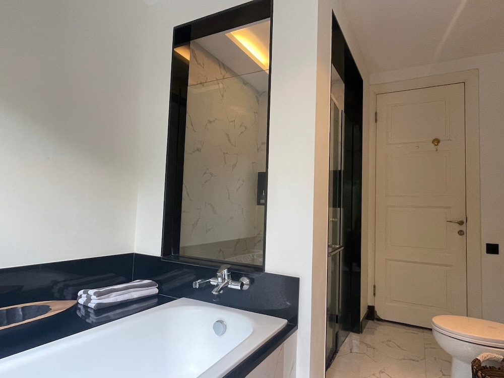 Martini Suites & Villa