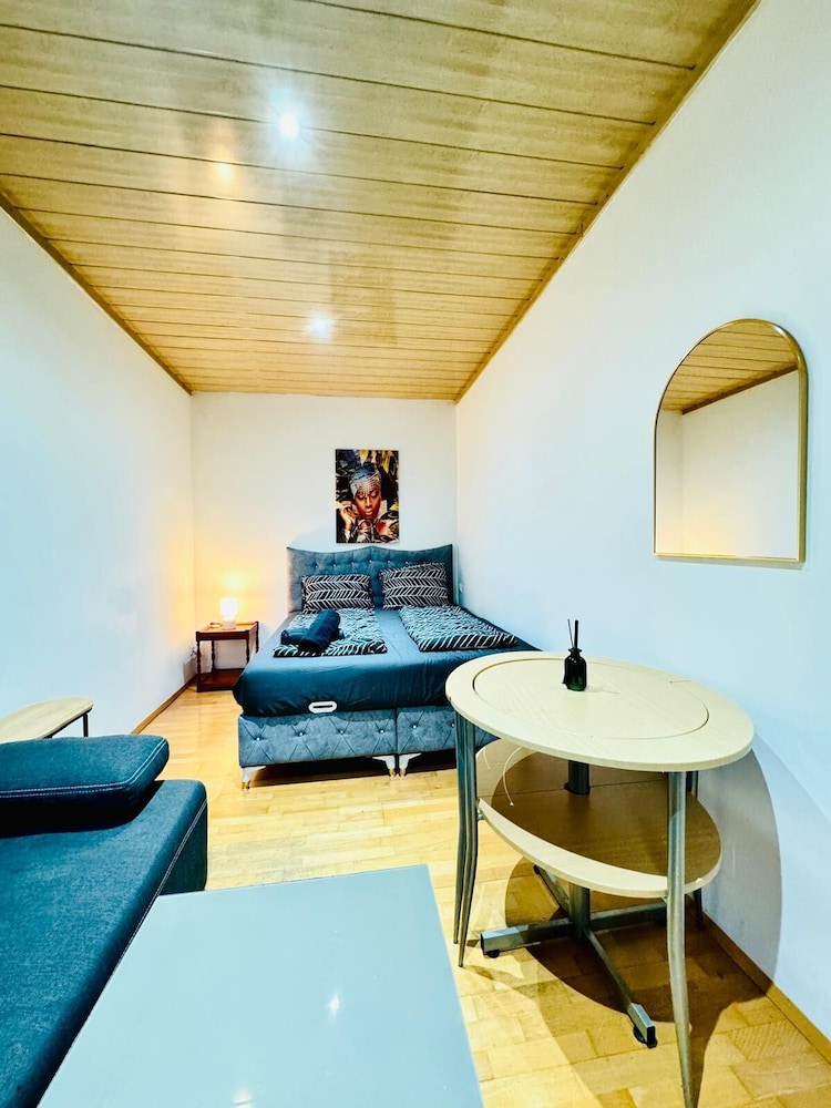 Cozy 4BR Apt for 12P Near FAC Platz