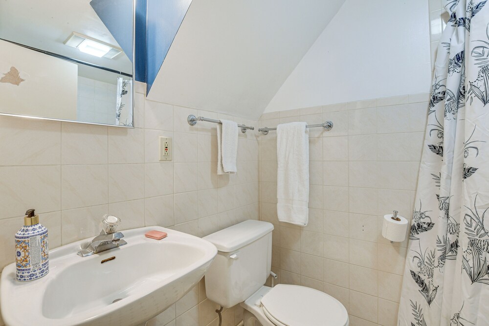 Home w/ Fenced Yard: 13 Mi to Downtown Chicago!