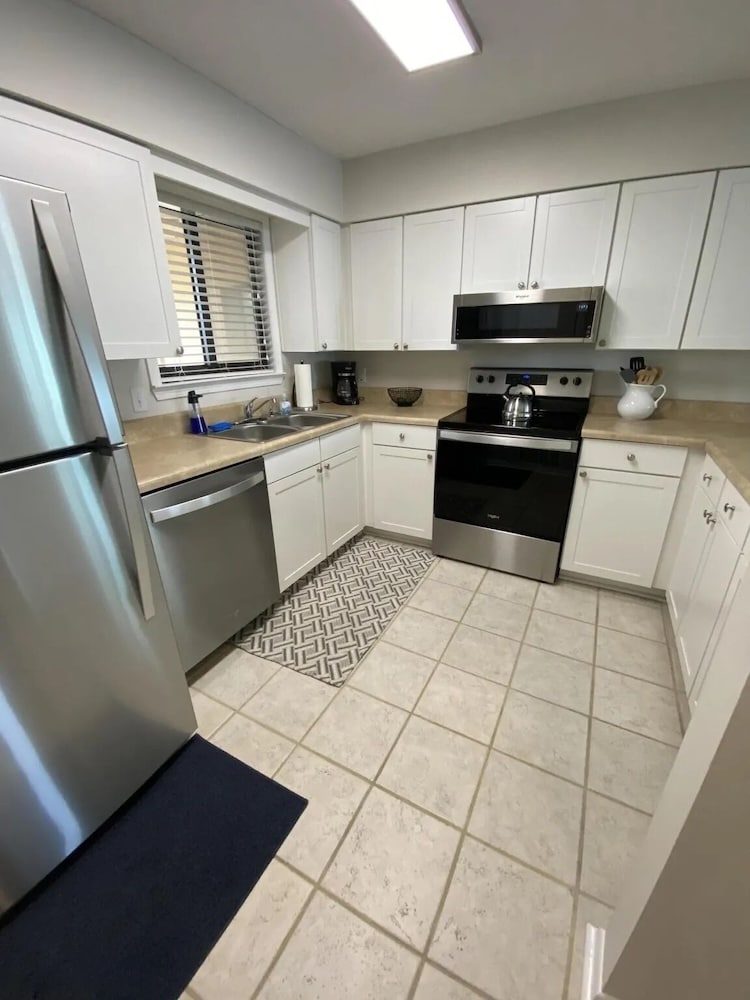Bienvenue 1 Bedroom Condo
