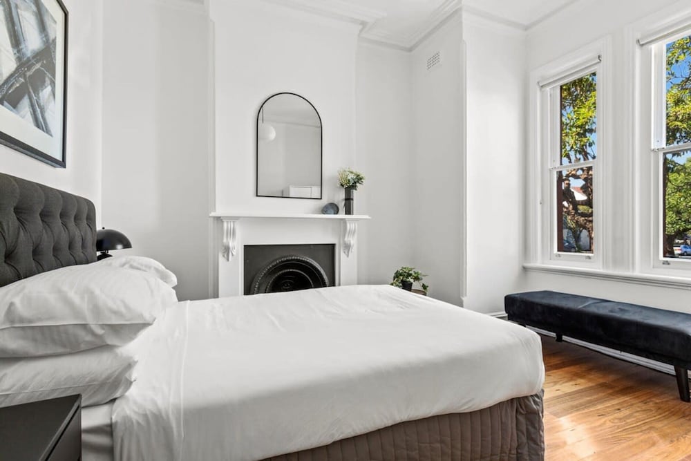 Patio House: Moments From Marrickville Metro