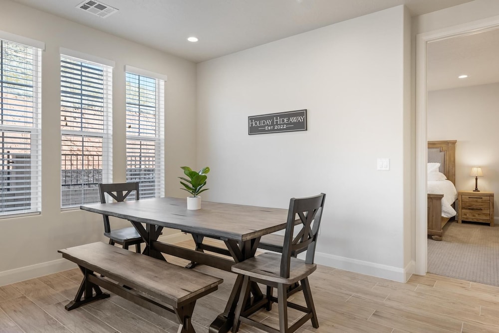 Holiday Hideaway 5 Bedroom Townhouse
