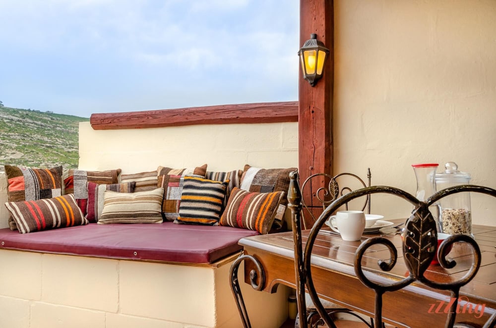 Sea and Cliff Views in a Modern Apt w Terrace view 2