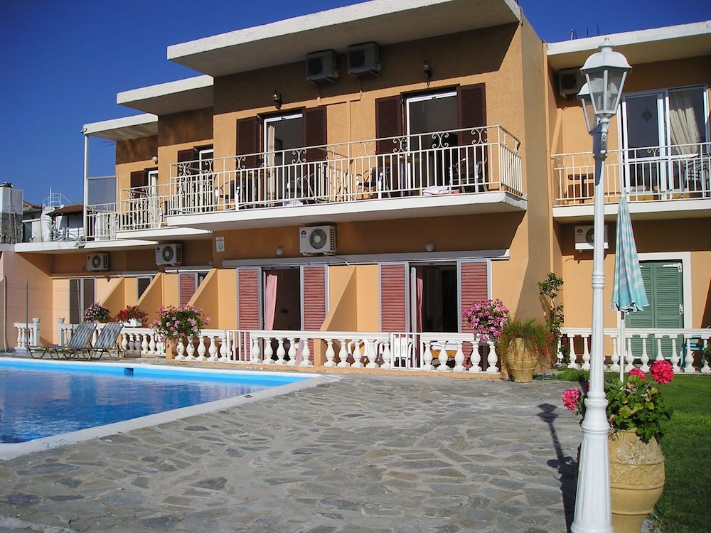 River Studios & Apartments