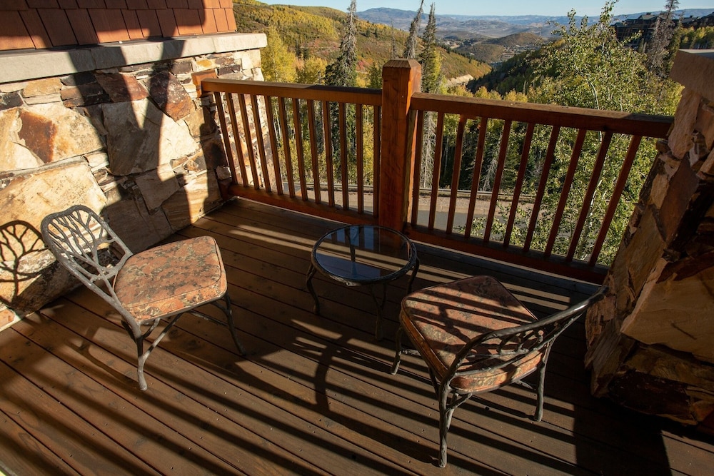 Grand Lodge - Three Bedroom #301 - Ski-in/ski-out 3 Condo