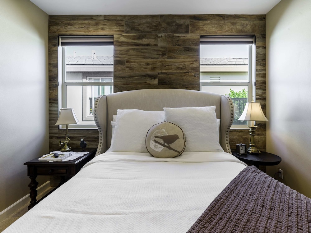 Paso Fino at the Polo Club 2 Bdrm 2 Bath w Pool