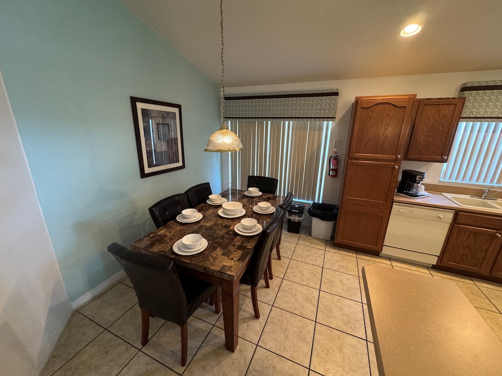 Daisy's Den - Five Bedroom Home