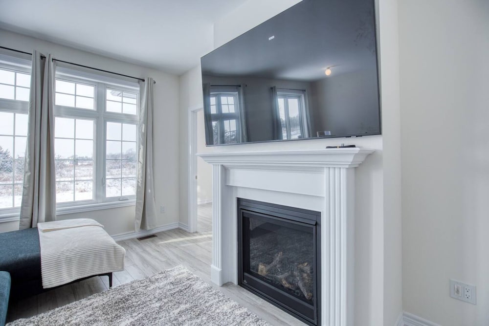 Spacious Brand New 4-bed Retreat in Quinte West