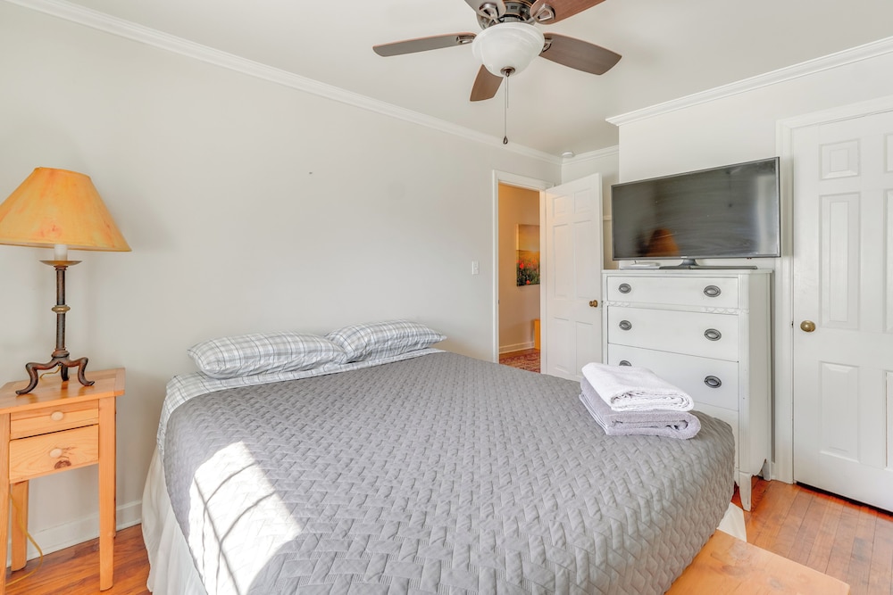 Pet Friendly: Historic East Stroudsburg Manor
