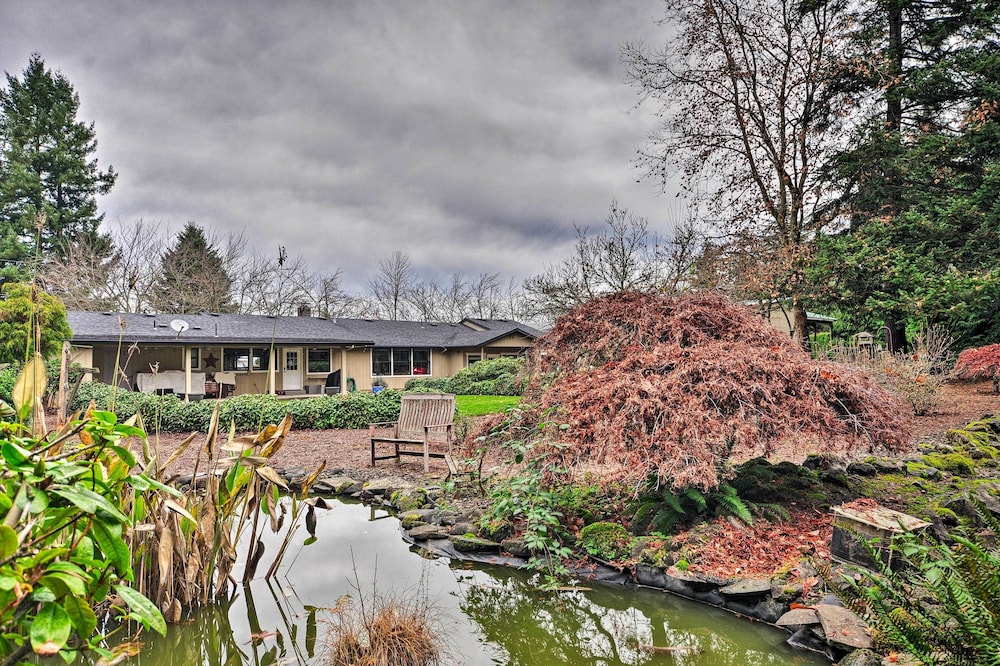 Cute & Cozy PDX Area Townhouse: 31 Mi to Mt. Hood! view 4