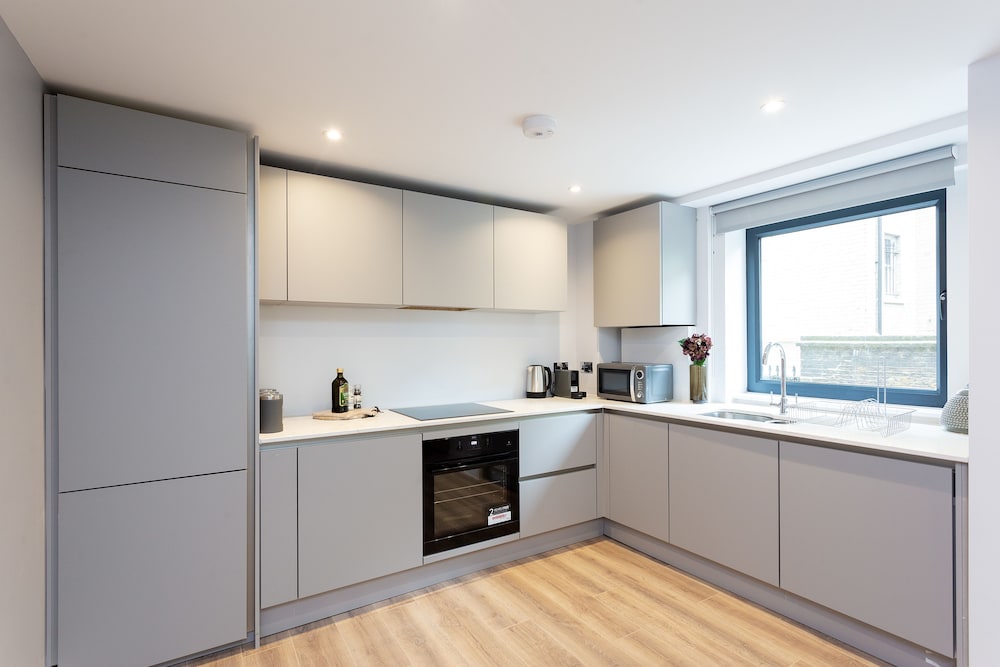 The Carlyle - Elegant Serviced Apartments