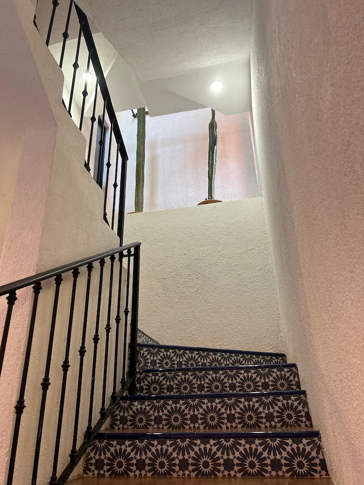 Casa Colonial en Pueblo Mágico by Adhoc