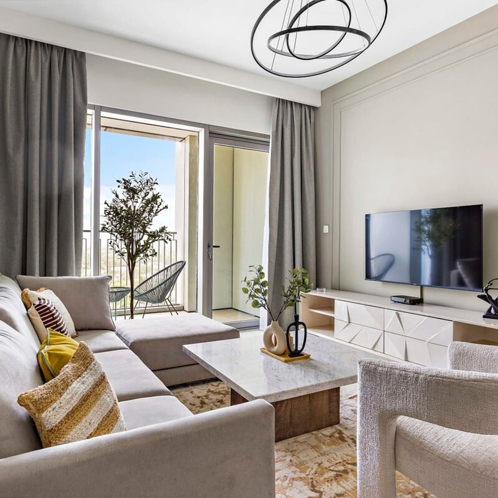 Silkhaus Modern Chic in New Tower Pool Gym