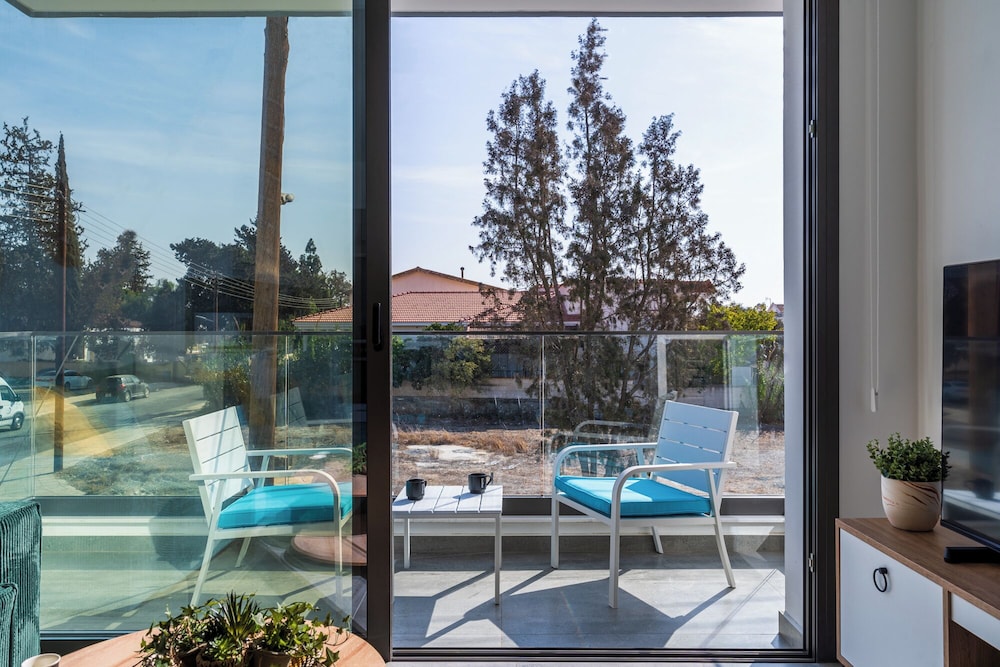 Azoria - Stylish 1-BR Apartment in Kiti